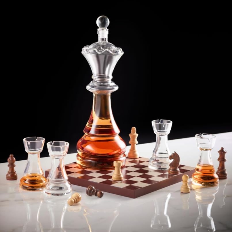 Chess Gift Decanter Set by The Wine Savant - Queen Chess Decanter 750ml 12" H With 4 Rook Shot Glasses 4oz - Queen's Gambit, Chess Player Gifts, Whiskey, Wine Lovers Gifts for Dad, Him, Her, Men